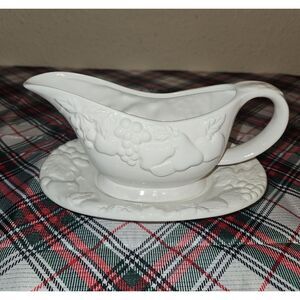 Gibson Home Fruitful Gravy Boat with Saucer